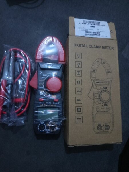 Pince ampèremétrique numérique ST170