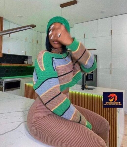 Tenue tricot rayée chic