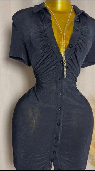 Robe moulante noire élégante