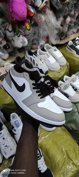 Baskets basses rétro élégantes