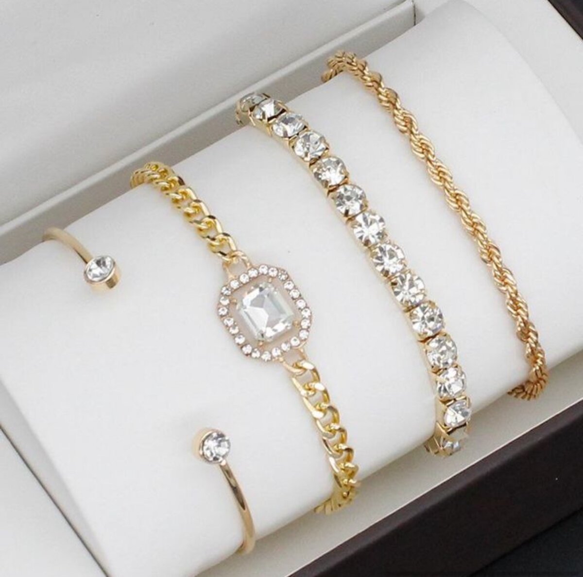 from abroad Gold Color Casual Ladies Quartz Wrist Watch