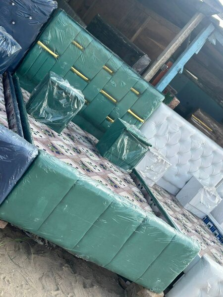 Lit rembourré élégant vert