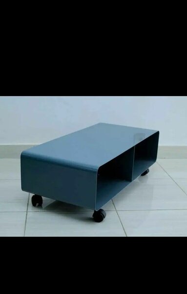 Table basse moderne à roulettes