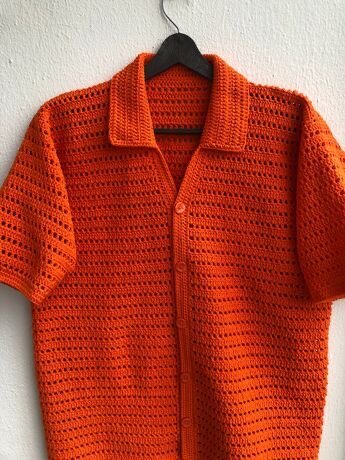 Cardigan en crochet orange vif