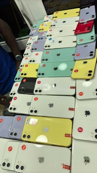 iPhone 11 simple Casi neuf 64 giga