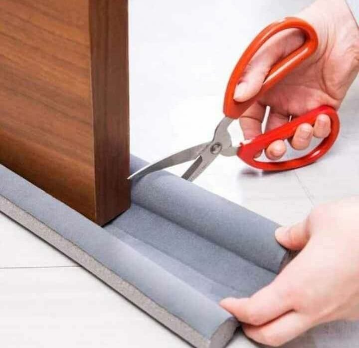 Bas de porte isolant