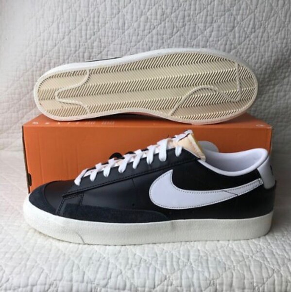 Sneakers Nike noires et blanches