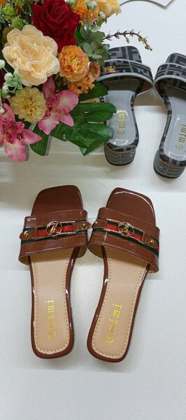 Sandales plates élégantes femme