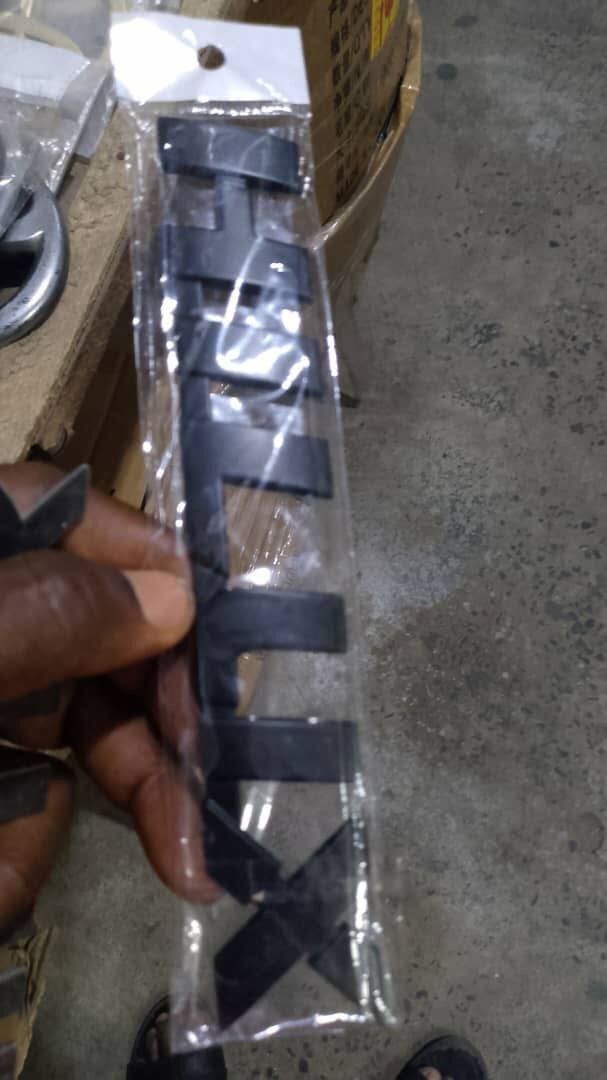 Insigne chrome Hilux voiture