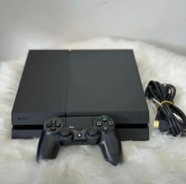 Console Sony PS4 avec manette