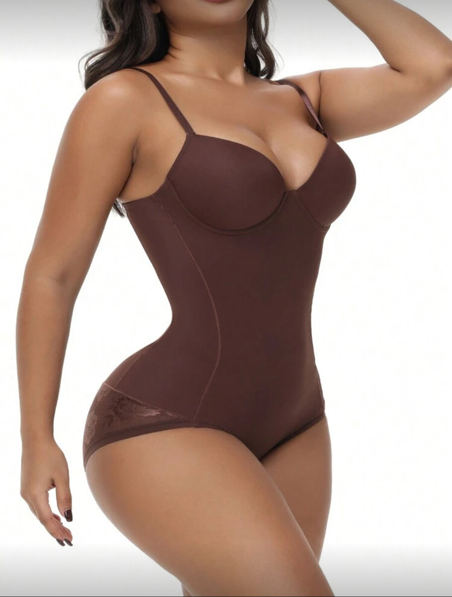 Combinaison gainante femme élégante