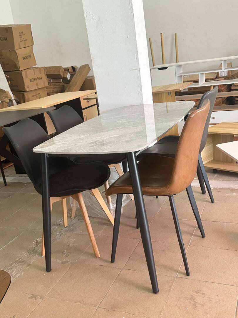 Table à manger en marbre moderne