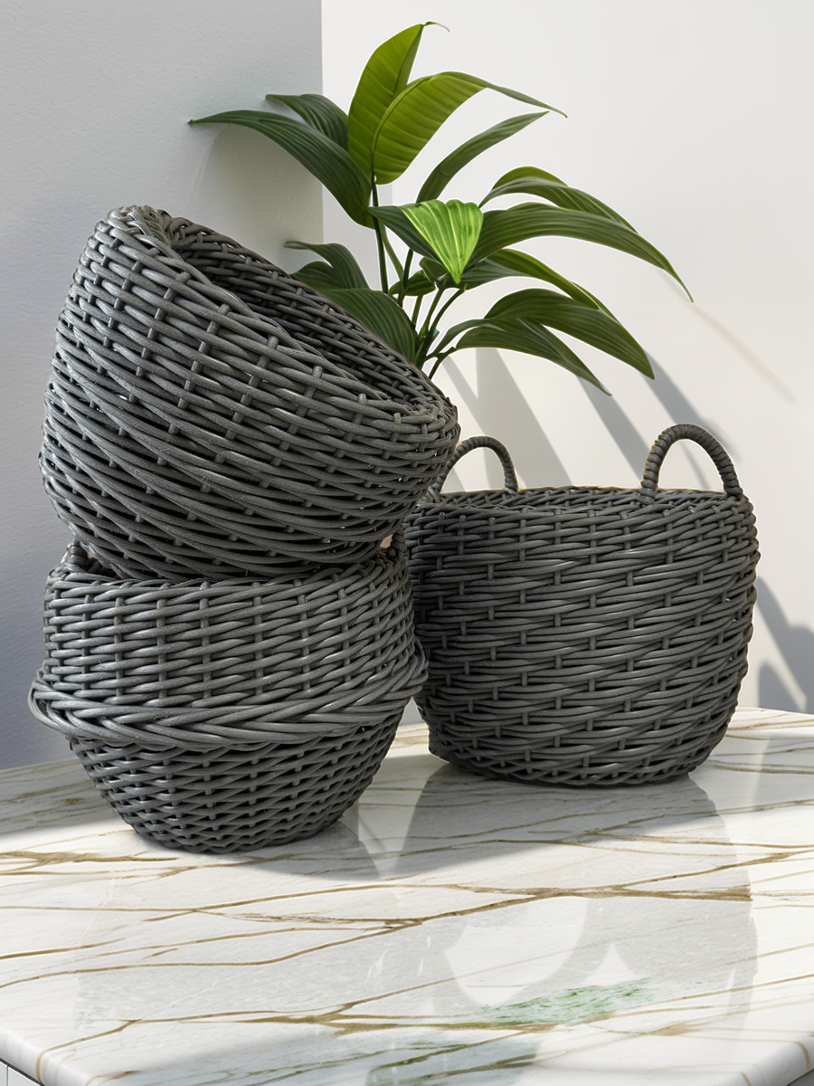 Кашпо из ротанга ручной работы