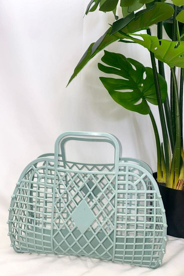 Panier en plastique coloré