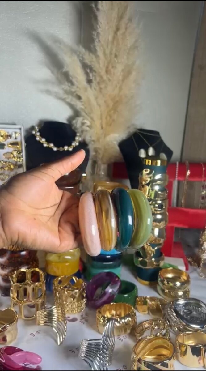 Bracelets Colorés et Dorés