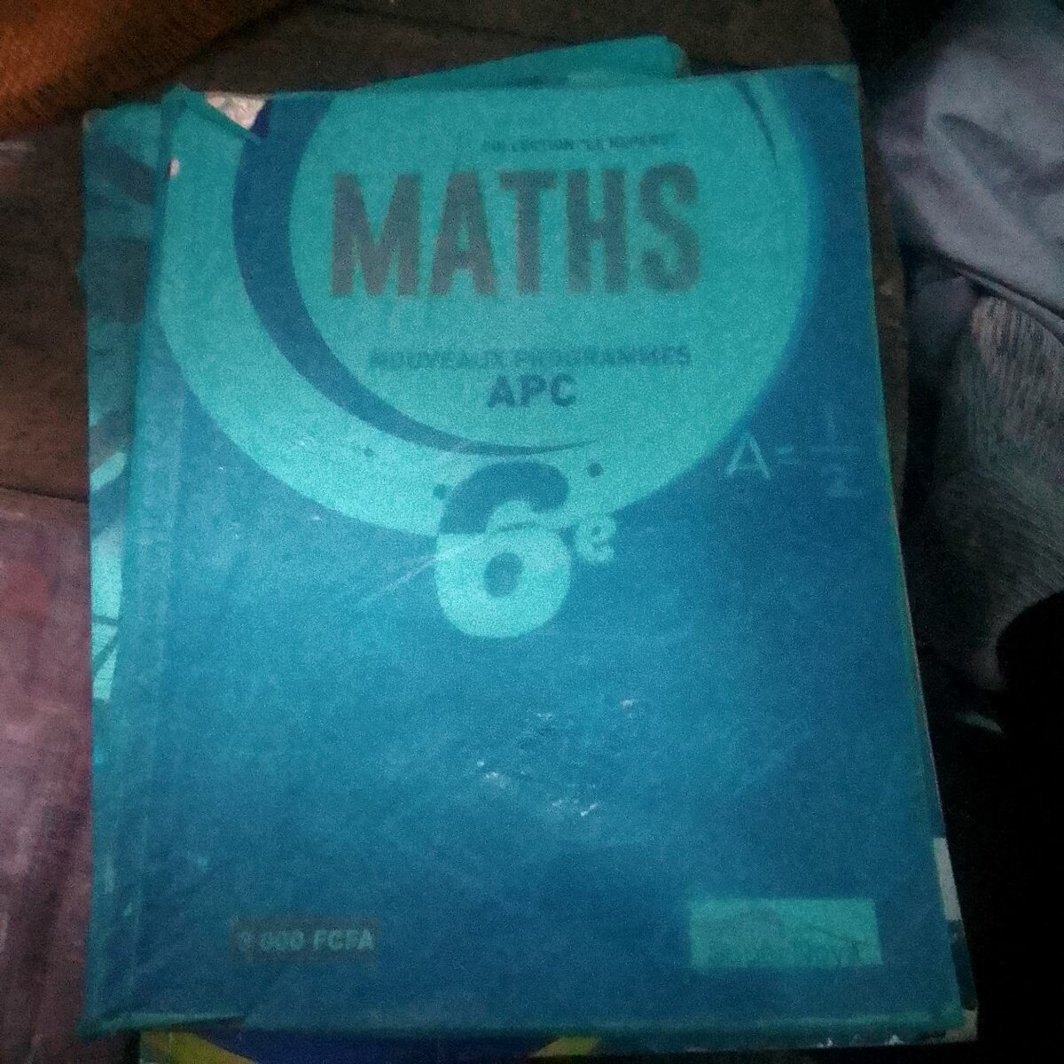 Manuel scolaire 6e - Maths, EPS et Compétences