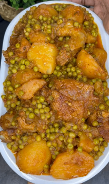 POULET SAUTÉ AUX PETITS POIS