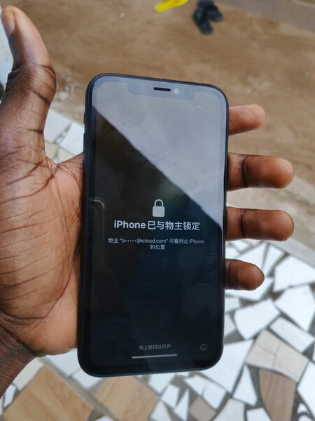 iPhone XR Noir bloqué