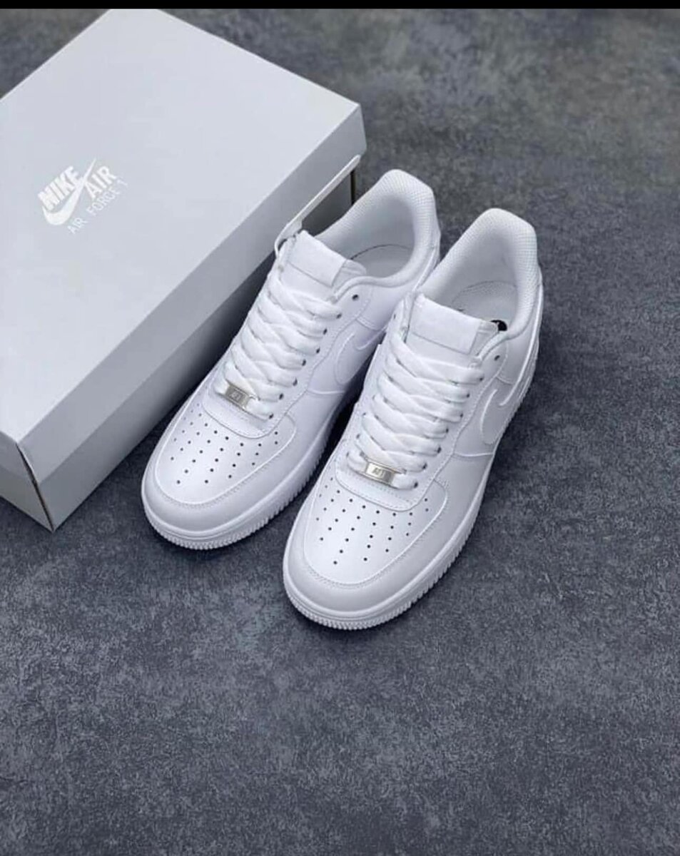 Beautiful and comfortable branded sneakers Nike white