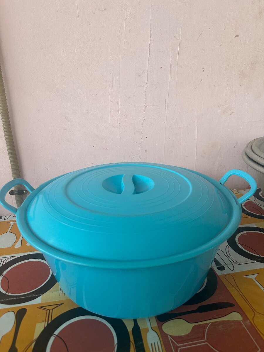 Casserole plastique avec couvercle