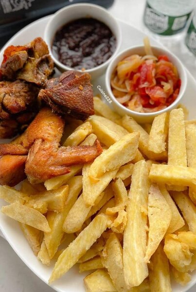 Frites d'ignames avec poulet