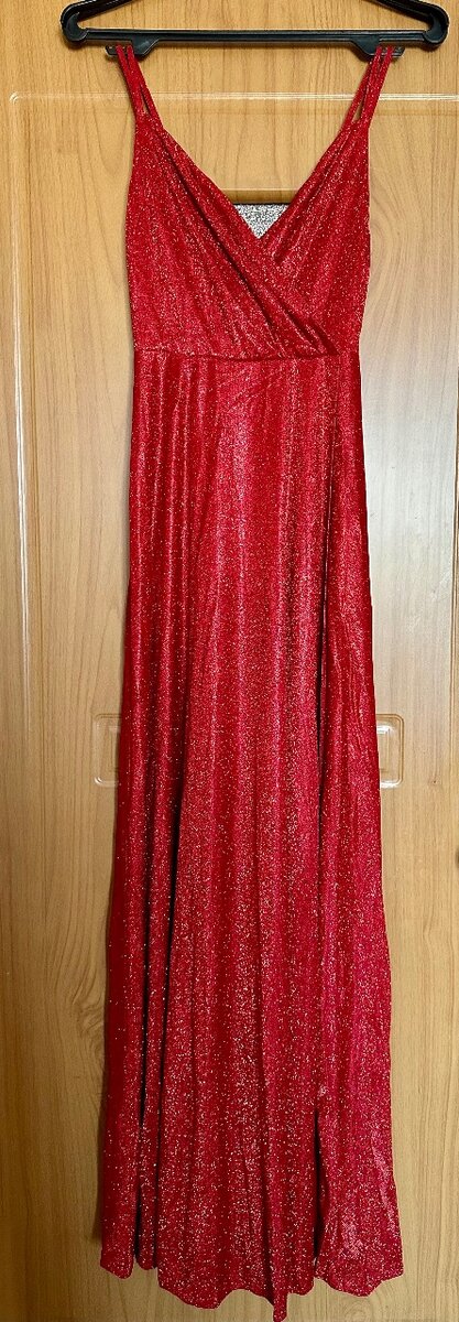 Длинное красное платье