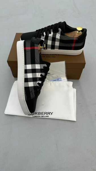 Sneakers à carreaux élégants