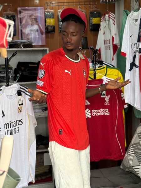 Maillot de football rouge