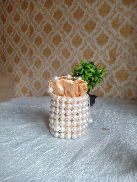 Sac à main perlé élégant