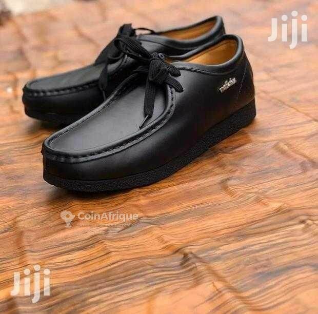 Chaussures en cuir noir élégantes