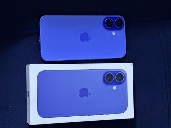 iPhone 16 bleu élégant