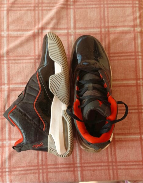 Basket Jordan flying