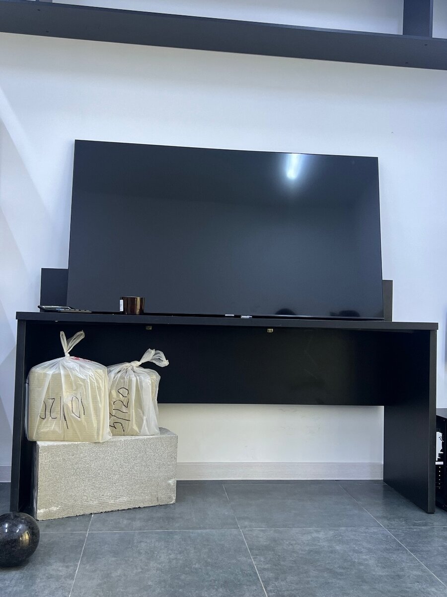 Две тумбы пот ТВ по цене одной