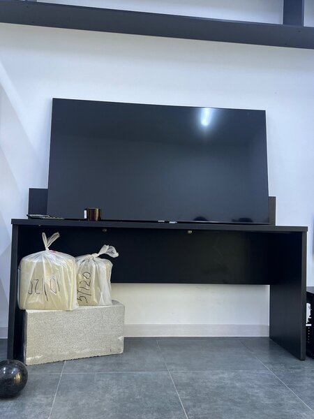 Две тумбы пот ТВ по цене одной