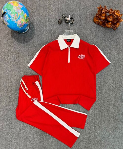 Ensemble de sport rouge