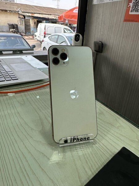 iPhone 11pro max 64giga sans Face ID
