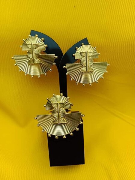 Boucles d'oreilles dorées élégantes