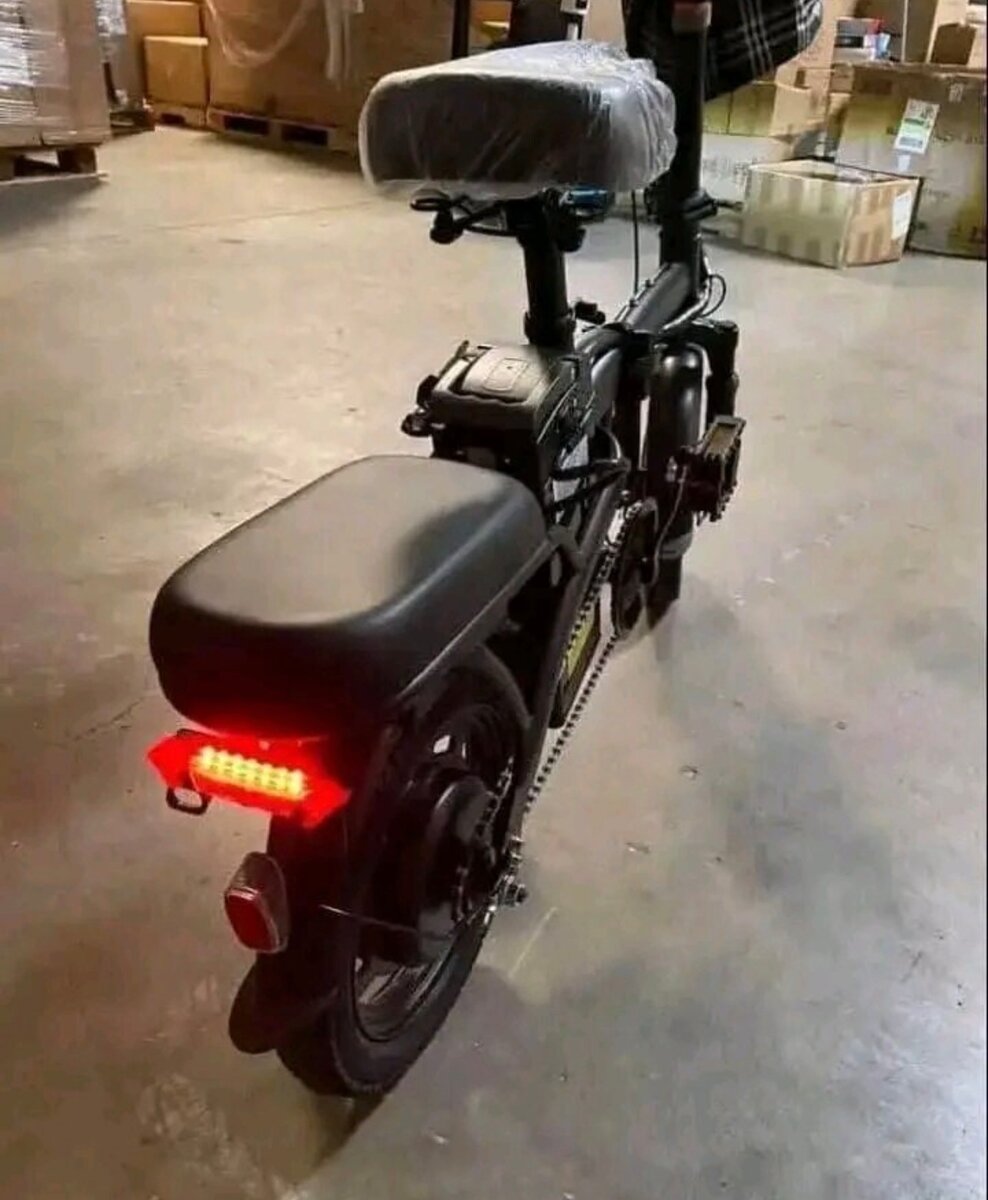 Vélo électrique pliable compact