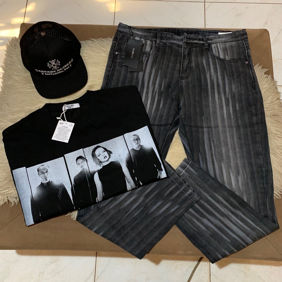 Tshirt, jeans trouser and cap