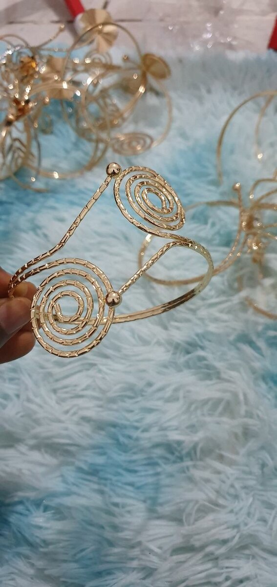 Bracelet en spirale dorée