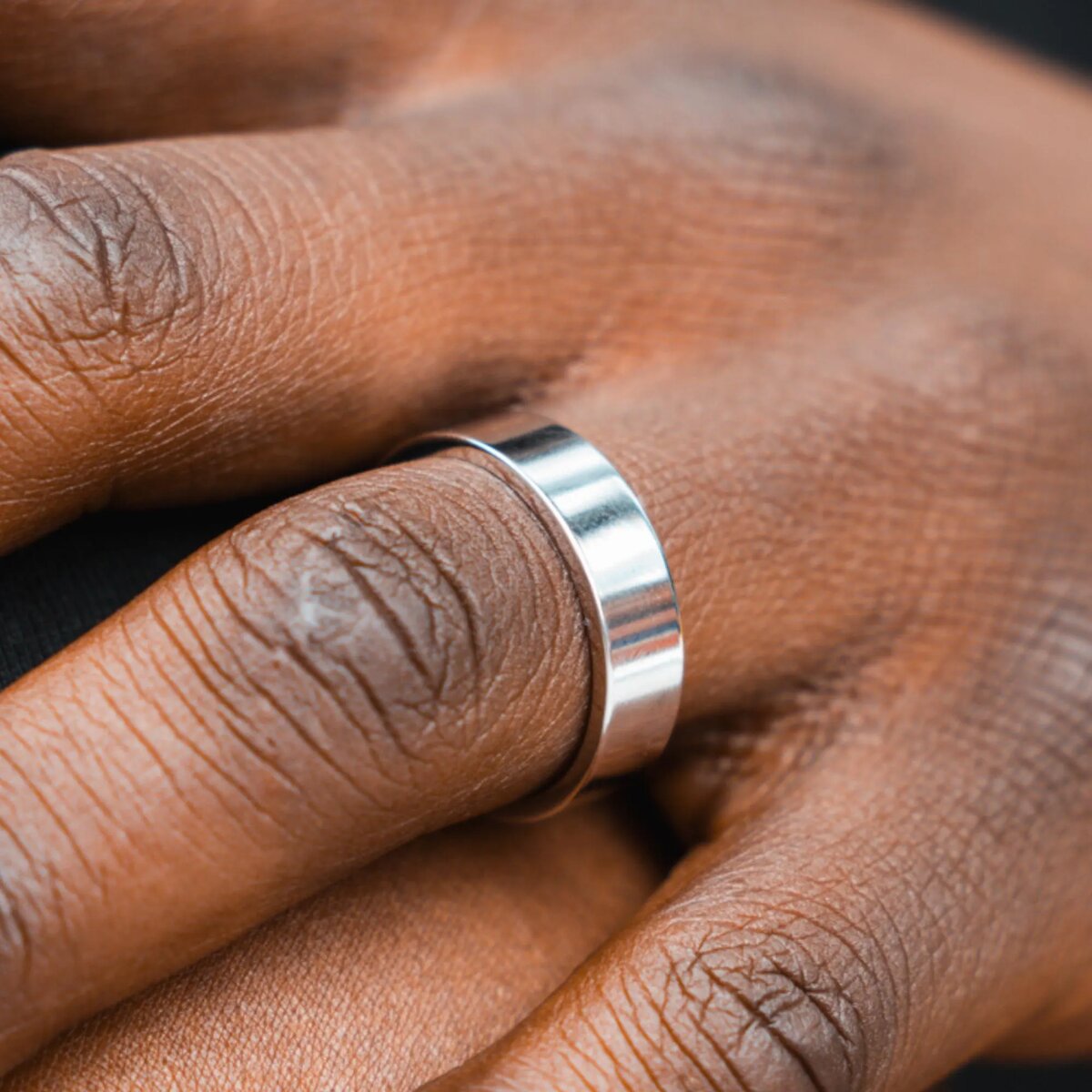 Bague en acier inoxydable élégante