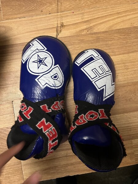 Футы и перчатки