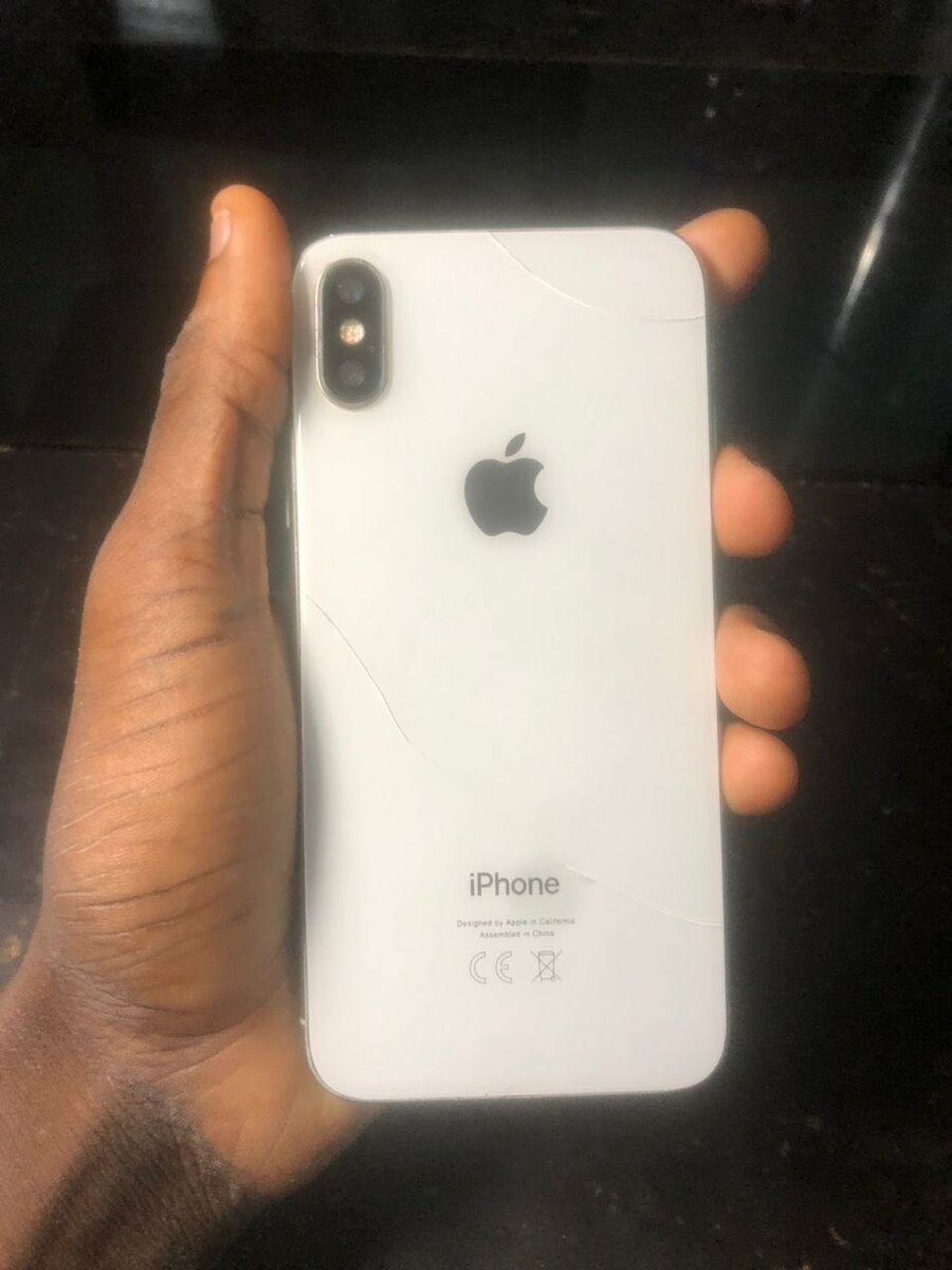 iPhone X 64giga casineuf arrière fissuré