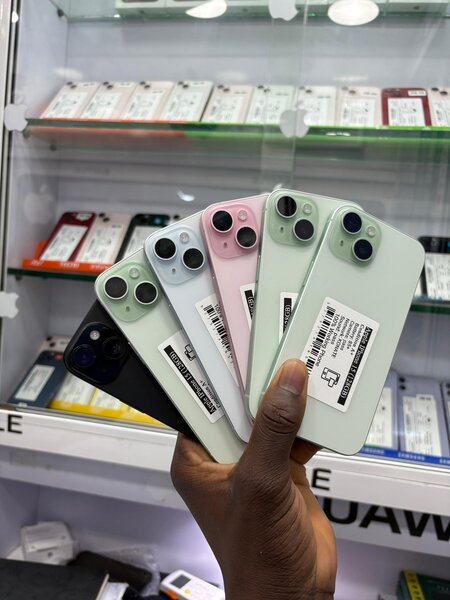 iPhone 15 quasi neuf 128GO