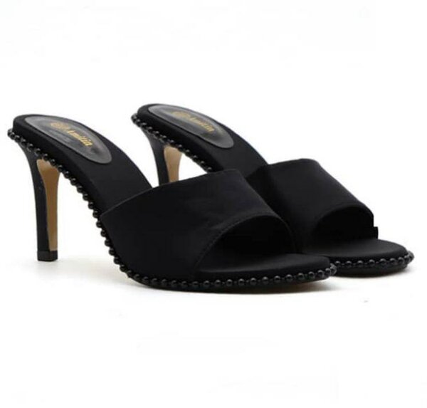 Élégantes sandales noires à talons