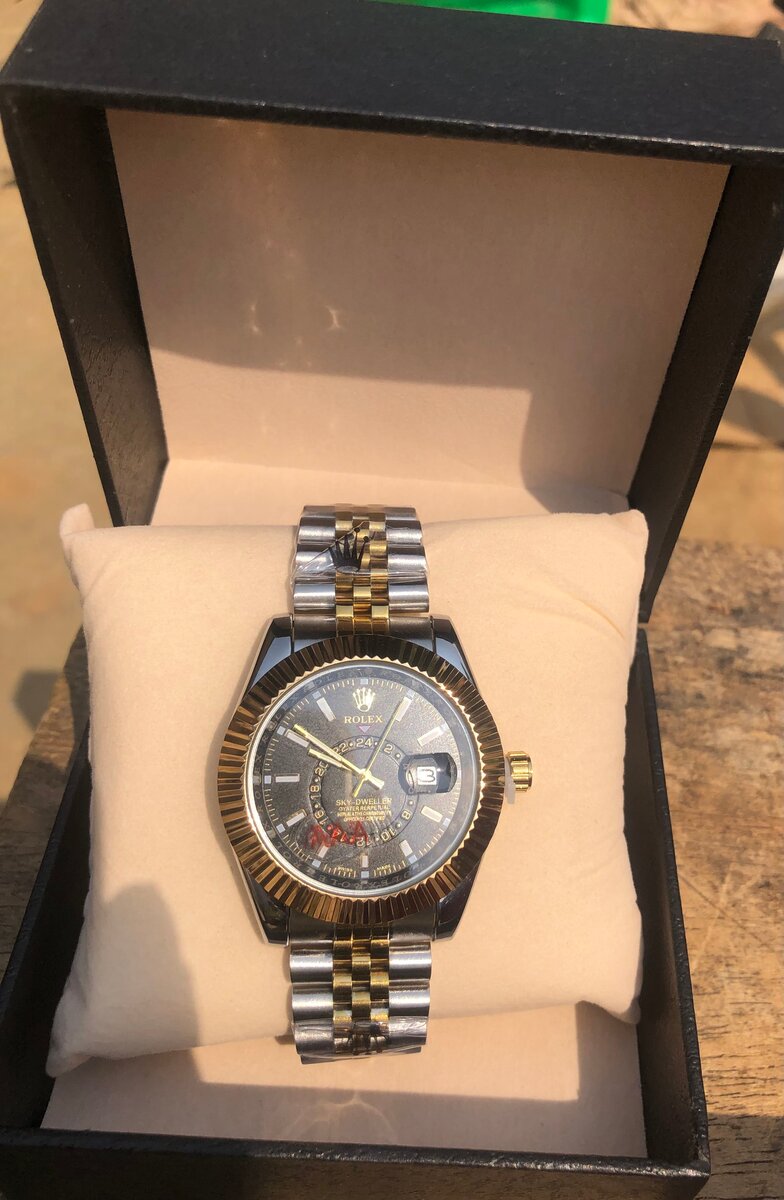 Montre élégante en acier