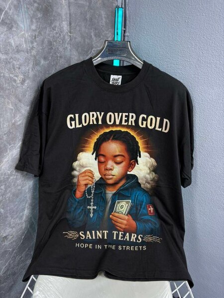 T-shirt graphique "Saint Tears"