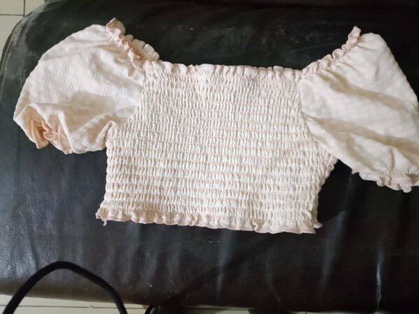 Top court à smocks pour femme