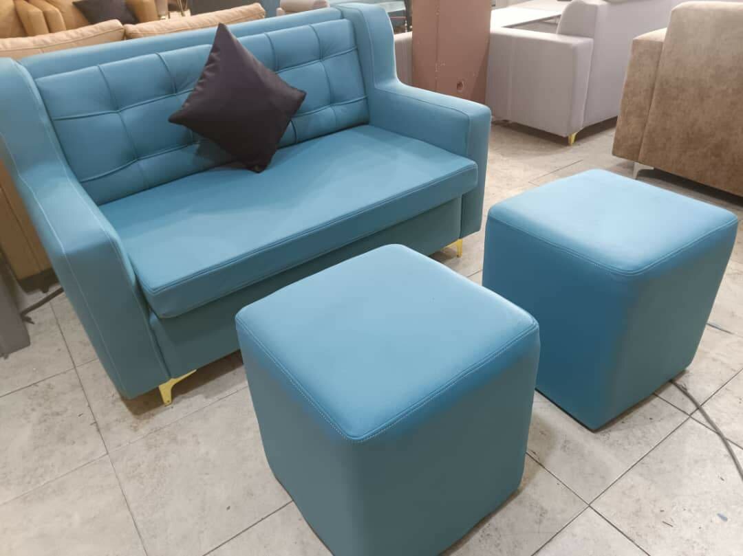 Canapé moderne avec poufs