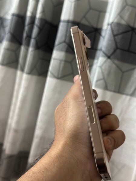 iPhone 16 pro juste scellé